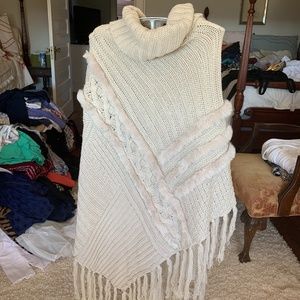 Le Moda faux fur turtleneck‎ pinch. Never worn